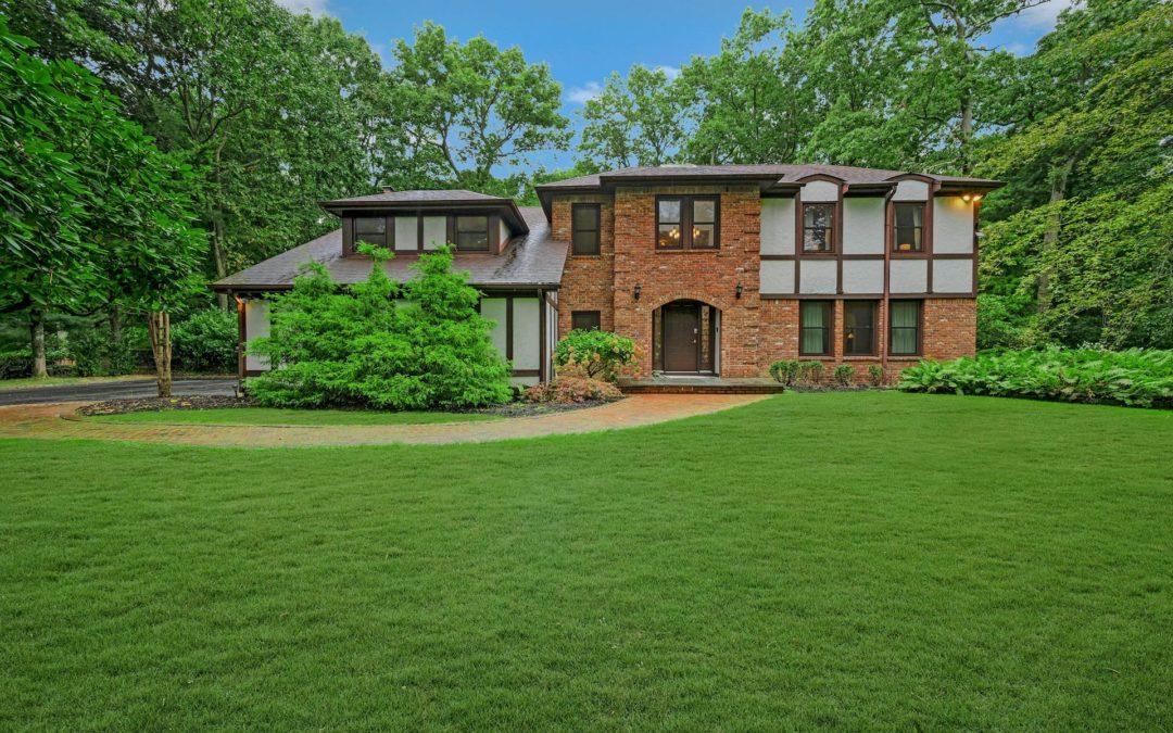 SPOTLIGHT TOUR FOR 146 Landing Meadow Road Smithtown, NY 11787