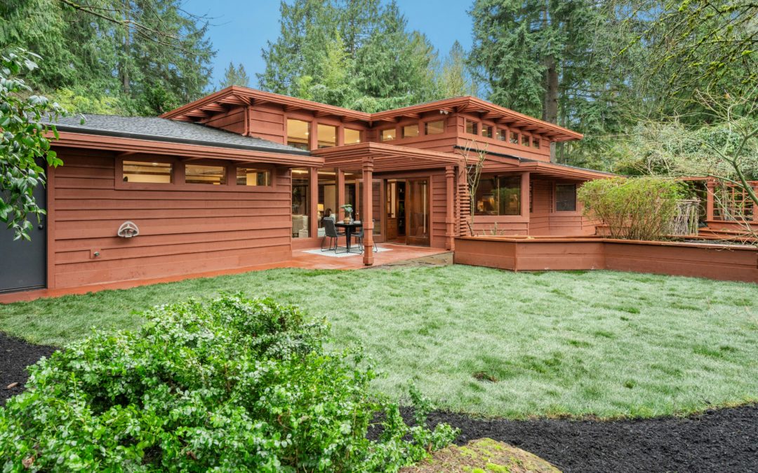 SPOTLIGHT TOUR FOR  7102 Northeast 132nd Street, Kirkland, WA